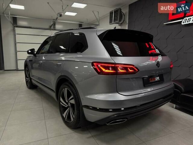 Серый Фольксваген Туарег, объемом двигателя 2.97 л и пробегом 53 тыс. км за 57000 $, фото 23 на Automoto.ua