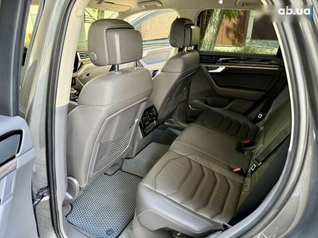 Сірий Фольксваген Туарег, об'ємом двигуна 3 л та пробігом 100 тис. км за 49500 $, фото 26 на Automoto.ua