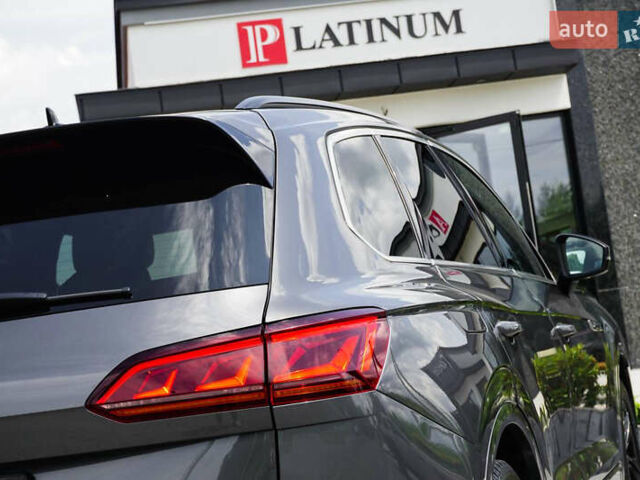 Серый Фольксваген Туарег, объемом двигателя 3 л и пробегом 160 тыс. км за 51500 $, фото 18 на Automoto.ua