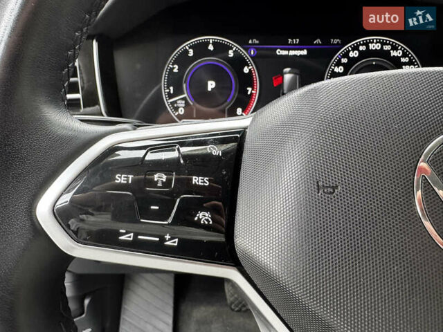 Фольксваген Туарег 2020 у Києві на Automoto.ua Сірий Фольксваген Туарег, об'ємом двигуна 3 л та пробігом 41 тис. км за 48700 $, фото 35 на Automoto.ua