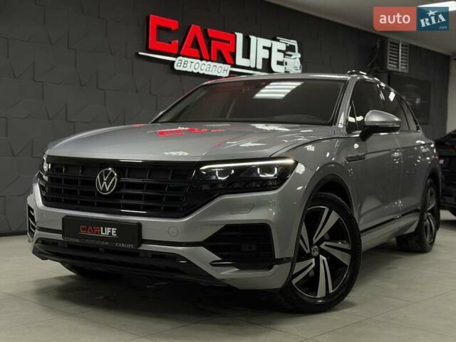 Серый Фольксваген Туарег, объемом двигателя 2.97 л и пробегом 53 тыс. км за 57000 $, фото 1 на Automoto.ua