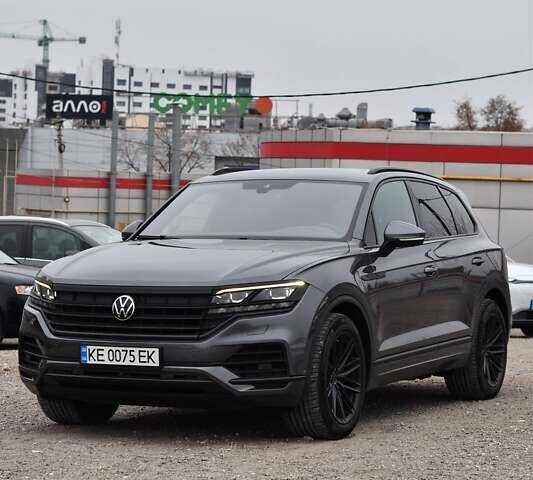 Сірий Фольксваген Туарег, об'ємом двигуна 2.99 л та пробігом 204 тис. км за 41999 $, фото 4 на Automoto.ua