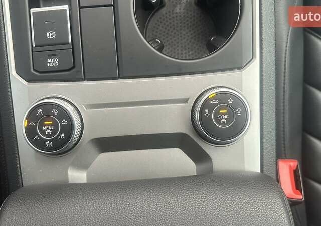 Сірий Фольксваген Туарег, об'ємом двигуна 3 л та пробігом 88 тис. км за 39726 $, фото 24 на Automoto.ua