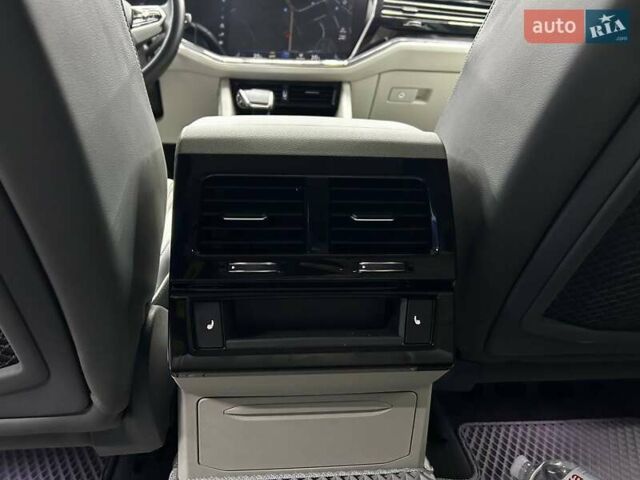 Фольксваген Туарег 2020 у Чернівцях на Automoto.ua Сірий Фольксваген Туарег, об'ємом двигуна 3 л та пробігом 90 тис. км за 50500 $, фото 18 на Automoto.ua