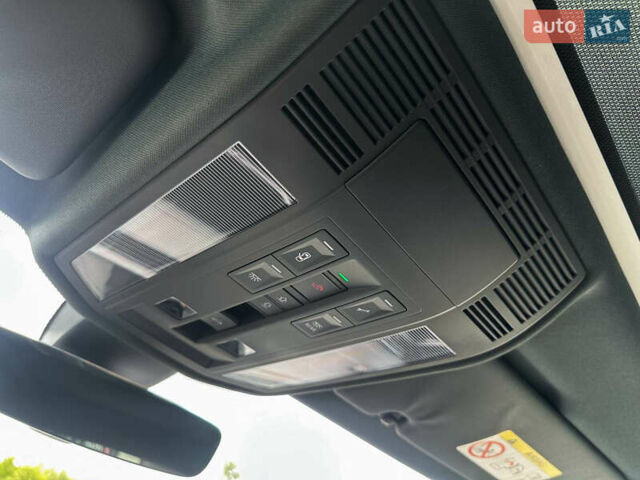 Серый Фольксваген Туарег, объемом двигателя 3 л и пробегом 160 тыс. км за 51500 $, фото 45 на Automoto.ua