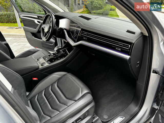 Фольксваген Туарег 2020 у Києві на Automoto.ua Сірий Фольксваген Туарег, об'ємом двигуна 3 л та пробігом 41 тис. км за 48700 $, фото 25 на Automoto.ua