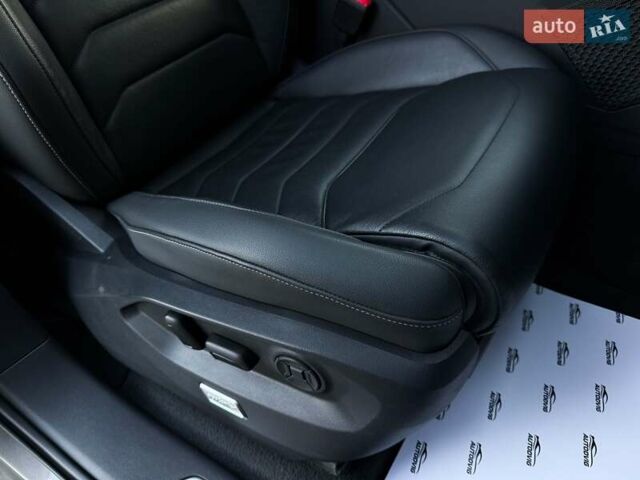 Серый Фольксваген Туарег, объемом двигателя 3 л и пробегом 135 тыс. км за 52999 $, фото 77 на Automoto.ua