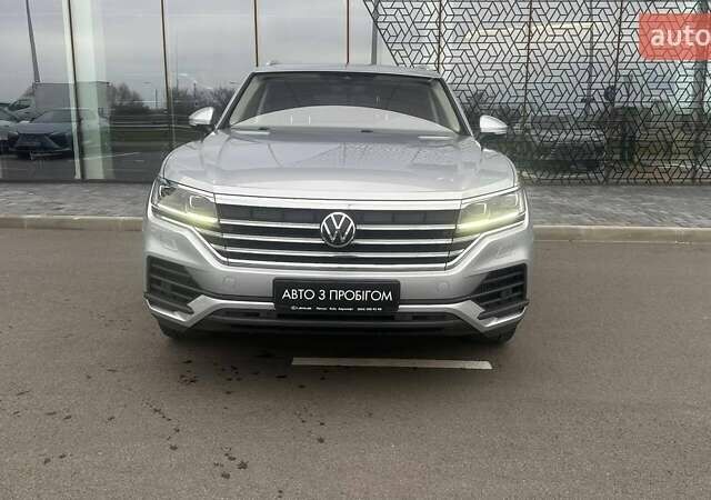 Сірий Фольксваген Туарег, об'ємом двигуна 3 л та пробігом 88 тис. км за 39726 $, фото 4 на Automoto.ua