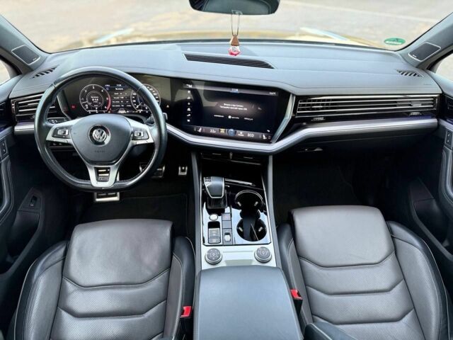 Серый Фольксваген Туарег, объемом двигателя 3 л и пробегом 210 тыс. км за 1402 $, фото 12 на Automoto.ua