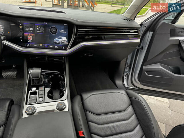 Фольксваген Туарег 2020 у Києві на Automoto.ua Сірий Фольксваген Туарег, об'ємом двигуна 3 л та пробігом 41 тис. км за 48700 $, фото 27 на Automoto.ua