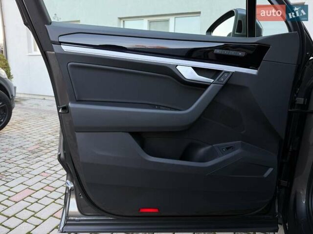 Серый Фольксваген Туарег, объемом двигателя 3 л и пробегом 135 тыс. км за 52999 $, фото 27 на Automoto.ua