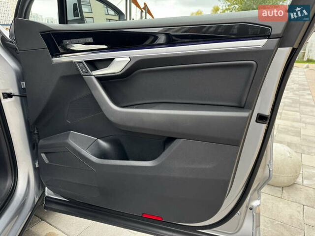 Фольксваген Туарег 2020 у Києві на Automoto.ua Сірий Фольксваген Туарег, об'ємом двигуна 3 л та пробігом 41 тис. км за 48700 $, фото 23 на Automoto.ua