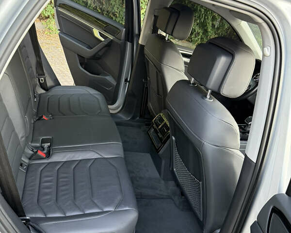 Серый Фольксваген Туарег, объемом двигателя 3 л и пробегом 56 тыс. км за 49000 $, фото 16 на Automoto.ua