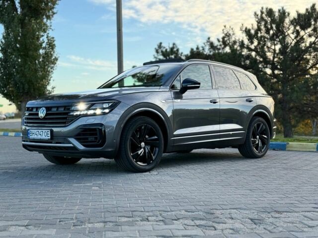 Серый Фольксваген Туарег, объемом двигателя 3 л и пробегом 210 тыс. км за 1402 $, фото 5 на Automoto.ua