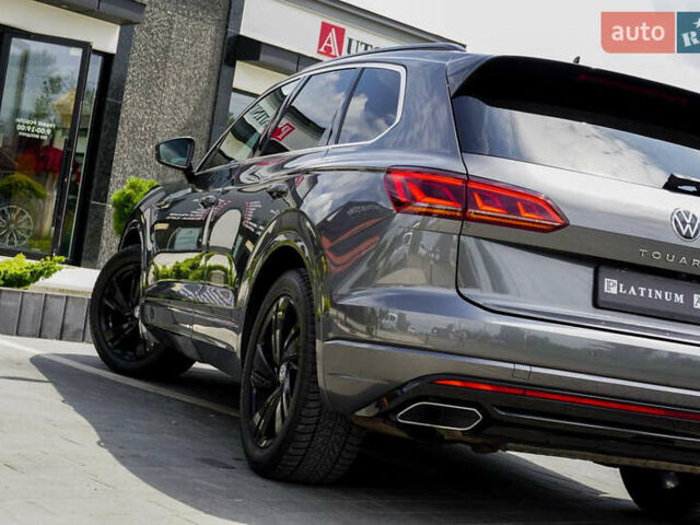Серый Фольксваген Туарег, объемом двигателя 3 л и пробегом 160 тыс. км за 51500 $, фото 22 на Automoto.ua