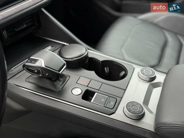Сірий Фольксваген Туарег, об'ємом двигуна 2.97 л та пробігом 180 тис. км за 39500 $, фото 18 на Automoto.ua