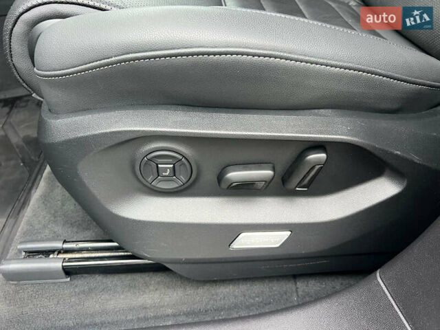 Серый Фольксваген Туарег, объемом двигателя 2.97 л и пробегом 120 тыс. км за 52500 $, фото 20 на Automoto.ua