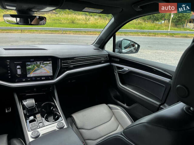 Серый Фольксваген Туарег, объемом двигателя 3 л и пробегом 160 тыс. км за 51500 $, фото 59 на Automoto.ua