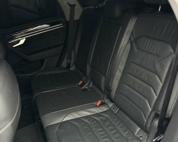 Серый Фольксваген Туарег, объемом двигателя 2.97 л и пробегом 147 тыс. км за 42999 $, фото 21 на Automoto.ua