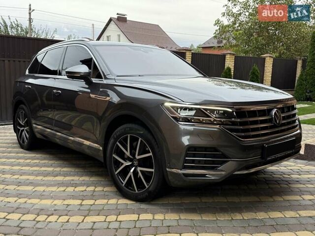 Сірий Фольксваген Туарег, об'ємом двигуна 2.97 л та пробігом 62 тис. км за 59000 $, фото 7 на Automoto.ua