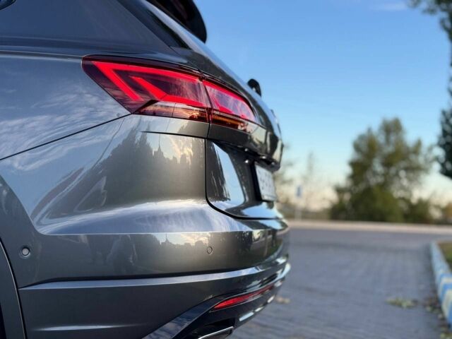 Серый Фольксваген Туарег, объемом двигателя 3 л и пробегом 210 тыс. км за 1402 $, фото 6 на Automoto.ua