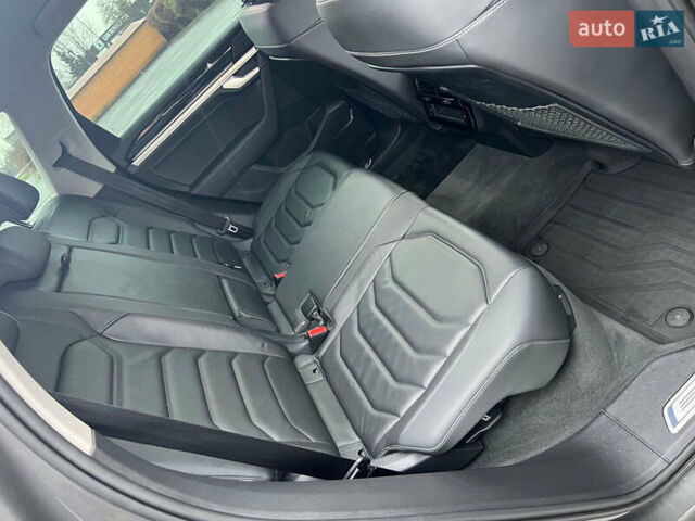 Серый Фольксваген Туарег, объемом двигателя 2.97 л и пробегом 120 тыс. км за 52500 $, фото 26 на Automoto.ua