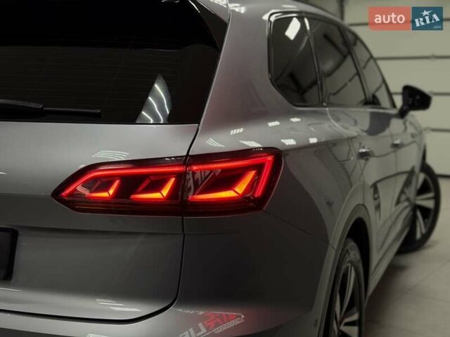 Серый Фольксваген Туарег, объемом двигателя 2.97 л и пробегом 53 тыс. км за 57000 $, фото 12 на Automoto.ua