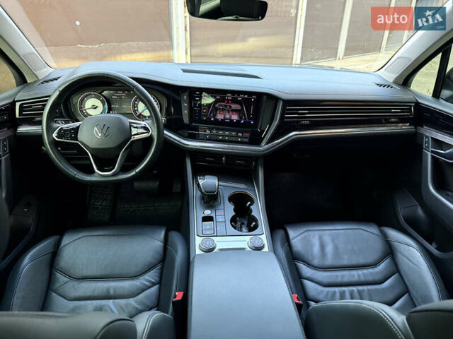 Серый Фольксваген Туарег, объемом двигателя 2.97 л и пробегом 125 тыс. км за 46800 $, фото 30 на Automoto.ua