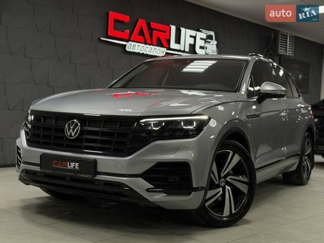 Серый Фольксваген Туарег, объемом двигателя 2.97 л и пробегом 53 тыс. км за 57000 $, фото 3 на Automoto.ua