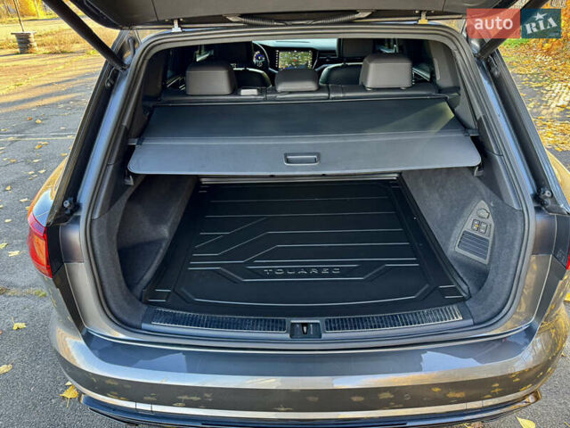 Фольксваген Туарег 2020 у Кривому Розі на Automoto.ua Сірий Фольксваген Туарег, об'ємом двигуна 3.96 л та пробігом 111 тис. км за 72000 $, фото 28 на Automoto.ua