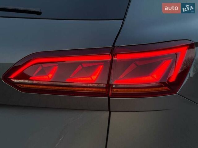 Серый Фольксваген Туарег, объемом двигателя 3 л и пробегом 135 тыс. км за 52999 $, фото 22 на Automoto.ua