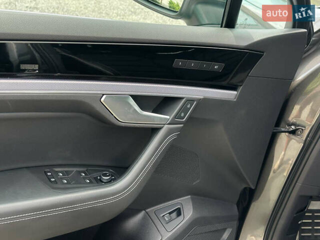 Серый Фольксваген Туарег, объемом двигателя 3 л и пробегом 160 тыс. км за 51500 $, фото 33 на Automoto.ua