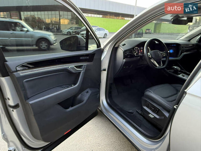 Серый Фольксваген Туарег, объемом двигателя 3 л и пробегом 56 тыс. км за 49000 $, фото 9 на Automoto.ua