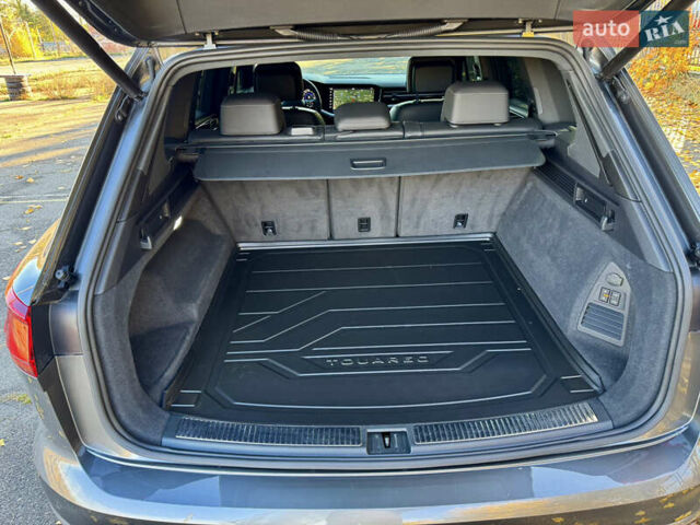 Фольксваген Туарег 2020 у Кривому Розі на Automoto.ua Сірий Фольксваген Туарег, об'ємом двигуна 3.96 л та пробігом 111 тис. км за 72000 $, фото 26 на Automoto.ua