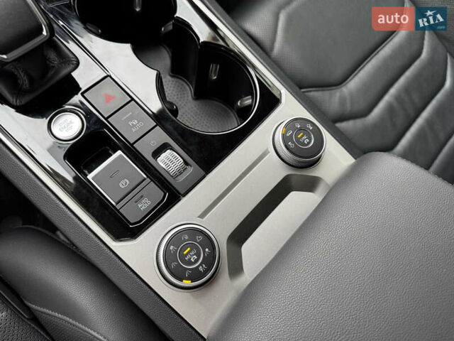 Фольксваген Туарег 2020 у Києві на Automoto.ua Сірий Фольксваген Туарег, об'ємом двигуна 3 л та пробігом 41 тис. км за 48700 $, фото 32 на Automoto.ua