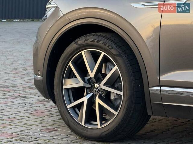 Серый Фольксваген Туарег, объемом двигателя 3 л и пробегом 135 тыс. км за 52999 $, фото 26 на Automoto.ua