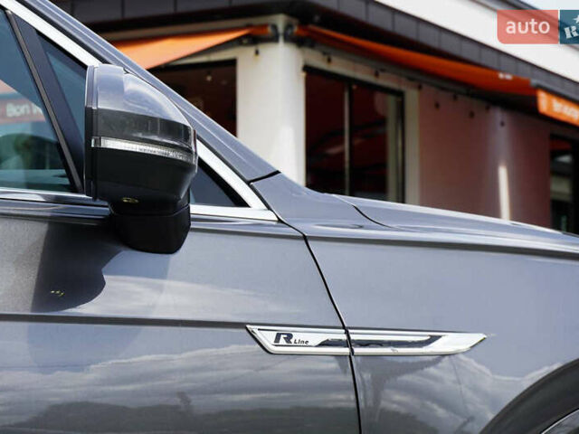 Серый Фольксваген Туарег, объемом двигателя 3 л и пробегом 160 тыс. км за 51500 $, фото 19 на Automoto.ua