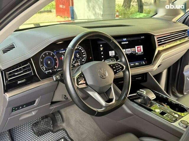 Сірий Фольксваген Туарег, об'ємом двигуна 3 л та пробігом 100 тис. км за 49500 $, фото 23 на Automoto.ua