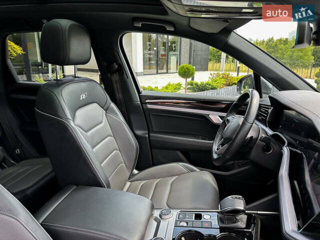 Серый Фольксваген Туарег, объемом двигателя 3 л и пробегом 160 тыс. км за 51500 $, фото 73 на Automoto.ua