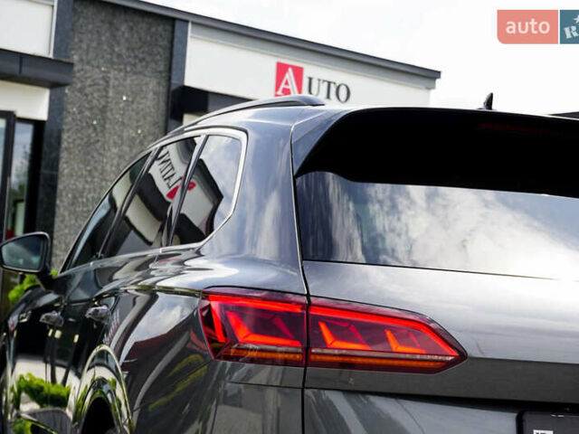 Серый Фольксваген Туарег, объемом двигателя 3 л и пробегом 160 тыс. км за 51500 $, фото 17 на Automoto.ua