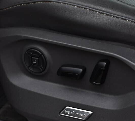 Сірий Фольксваген Туарег, об'ємом двигуна 2.99 л та пробігом 204 тис. км за 41999 $, фото 13 на Automoto.ua