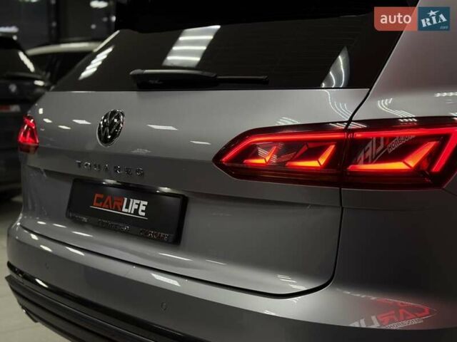 Серый Фольксваген Туарег, объемом двигателя 2.97 л и пробегом 53 тыс. км за 57000 $, фото 15 на Automoto.ua