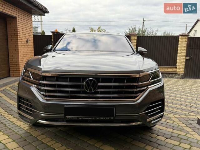 Сірий Фольксваген Туарег, об'ємом двигуна 2.97 л та пробігом 62 тис. км за 59000 $, фото 1 на Automoto.ua