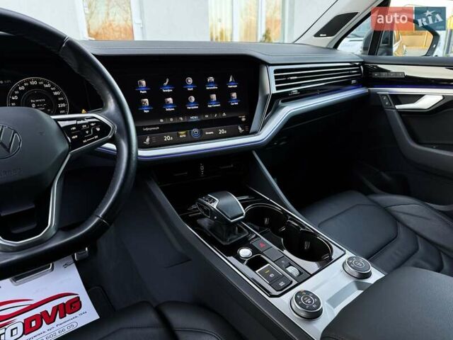 Серый Фольксваген Туарег, объемом двигателя 3 л и пробегом 135 тыс. км за 52999 $, фото 46 на Automoto.ua