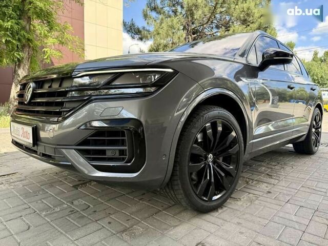 Сірий Фольксваген Туарег, об'ємом двигуна 3 л та пробігом 100 тис. км за 49500 $, фото 2 на Automoto.ua