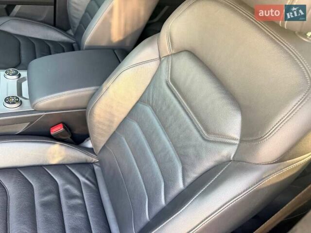 Серый Фольксваген Туарег, объемом двигателя 3 л и пробегом 115 тыс. км за 40500 $, фото 25 на Automoto.ua