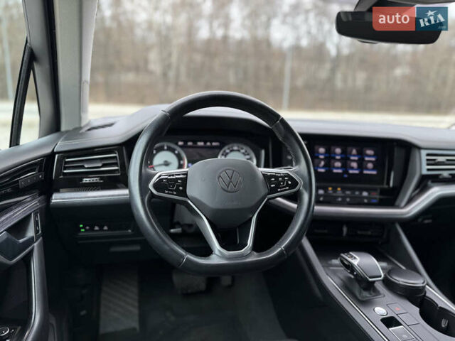 Сірий Фольксваген Туарег, об'ємом двигуна 2.97 л та пробігом 180 тис. км за 39500 $, фото 22 на Automoto.ua