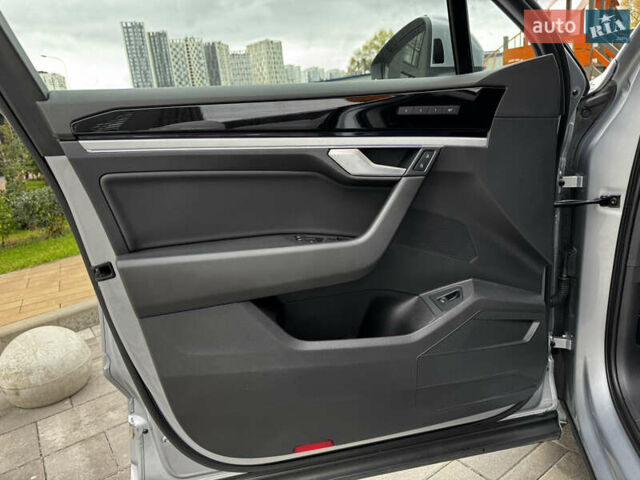 Фольксваген Туарег 2020 у Києві на Automoto.ua Сірий Фольксваген Туарег, об'ємом двигуна 3 л та пробігом 41 тис. км за 48700 $, фото 10 на Automoto.ua