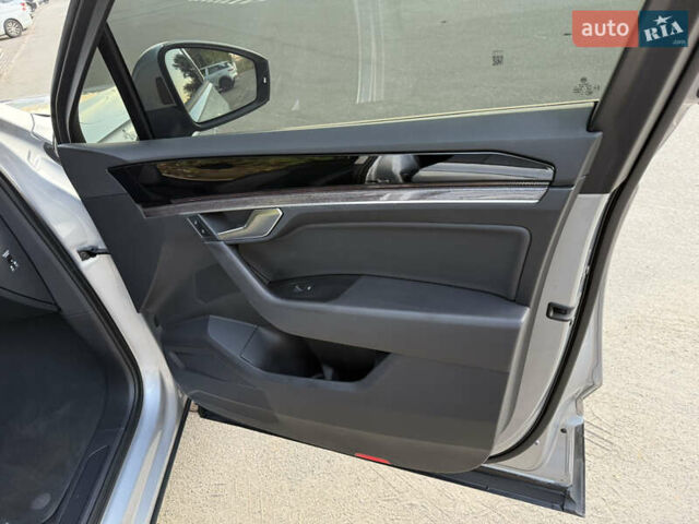 Серый Фольксваген Туарег, объемом двигателя 3 л и пробегом 56 тыс. км за 49000 $, фото 17 на Automoto.ua