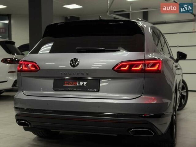 Серый Фольксваген Туарег, объемом двигателя 2.97 л и пробегом 53 тыс. км за 57000 $, фото 13 на Automoto.ua